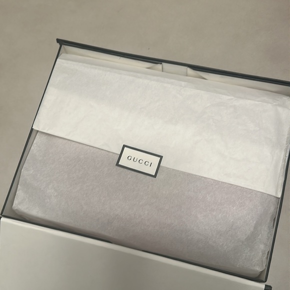 Gucci GG MARMONT MINI SHOULDER BAG - Picture 2 of 13